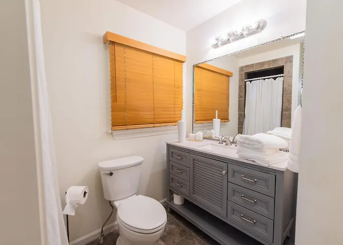 The At Robinhood Apartment