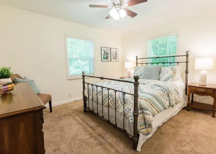The At Robinhood Apartment *
