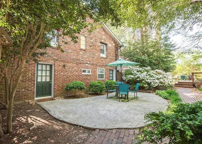 The At Robinhood Apartment *