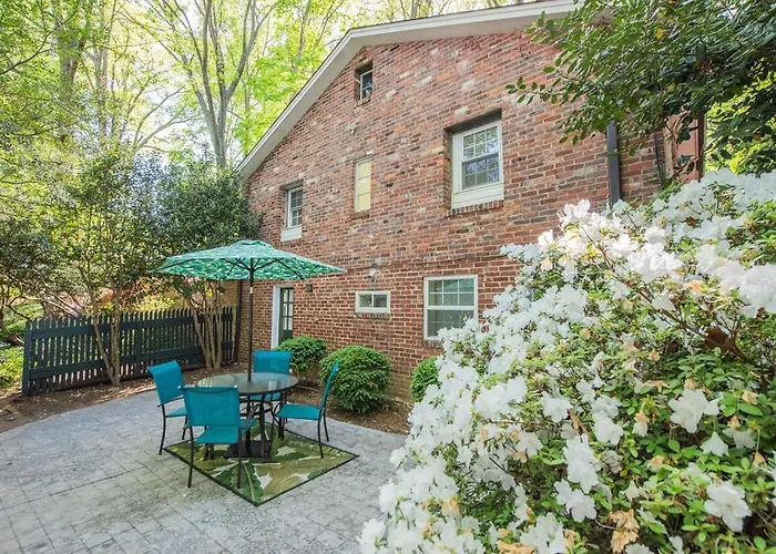 The At Robinhood Apartment